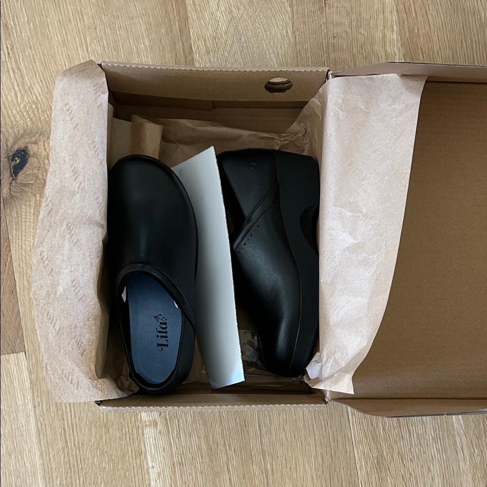 Women's black clogs